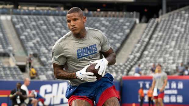 Aug 18, 2023; East Rutherford, NJ, USA; The Carolina Panthers vs. the New York Giants in an NFL preseason game at MetLife Stadium. New York Giants Darren Waller before the start of the game.